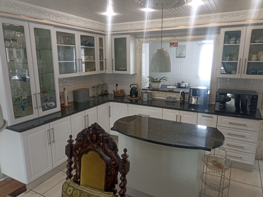 5 Bedroom Property for Sale in Heiderand Western Cape